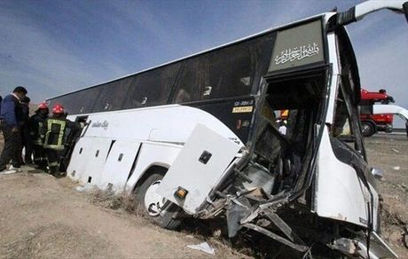 ۱۲ مصدوم در واژگونی یک اتوبوس در یزد