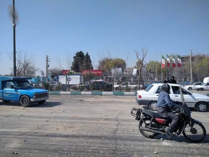 ساختمان مرکزی شهرداری منطقه ۱۸ تهران مورد اصابت قرار گرفت و تخریب شد