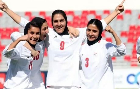 یک بازیکن دیگر تیم ملی بانوان از پناهنده شدن منصرف شد