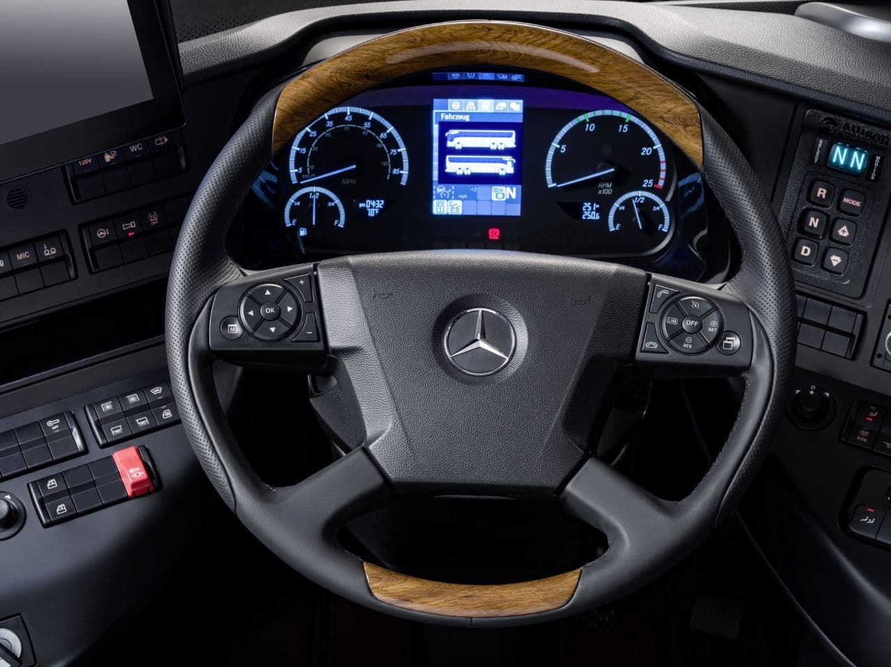 جدیدترین اتوبوس لوکس مرسدس بنز