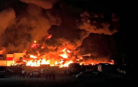 ابعاد جدید ماجرای انفجار بندر شهید رجایی: محموله‌های «بسیار خطرناک» منفجر شده تحت عنوان «کالای معمولی» وارد و دپو شده بود