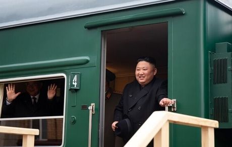 قطار زرهی رهبر کره شمالی وارد روسیه شد