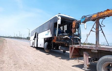 حال ۲۵ مصدوم تصادف اتوبوس و کامیون در کاشان مساعد است