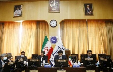 شیخان در فضای پر از دود دخانیات کشور به هدف زد
