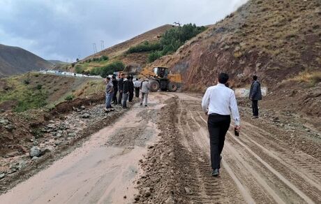 بازگشایی مسیرهای سیل‌زده شهر خوی