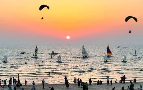 جشنواره بزرگ قایق‌های بادبانی در بوشهر برگزار شد
