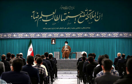 می‌توان برای همه مشکلات کشور راه‌حل علمی پیدا کرد / تشویق جوانان به ترک کشور خیانت است