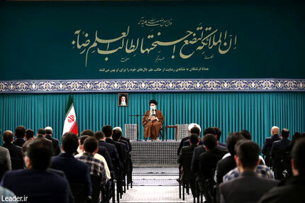 می‌توان برای همه مشکلات کشور راه‌حل علمی پیدا کرد / تشویق جوانان به ترک کشور خیانت است