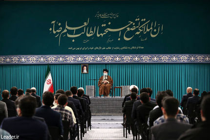 می‌توان برای همه مشکلات کشور راه‌حل علمی پیدا کرد / تشویق جوانان به ترک کشور خیانت است
