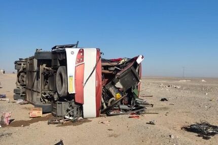 جان باختن ۲ نفر در واژگونی اتوبوس در محور نجف آباد به تیران