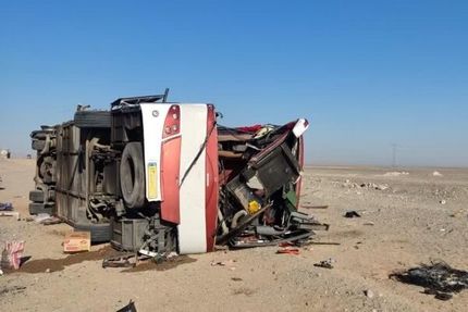 جان باختن ۲ نفر در واژگونی اتوبوس در محور نجف آباد به تیران