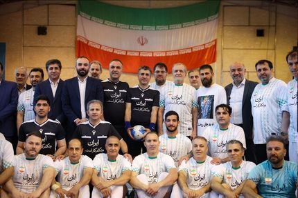 رئیس جمهور پا به توپ شد