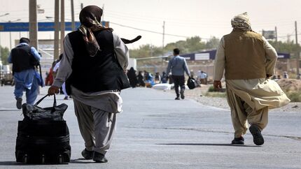 بازگشت هزار و ۱۸۵ تبعه غیرمجاز افغانستانی از گذرگاه دوغارون