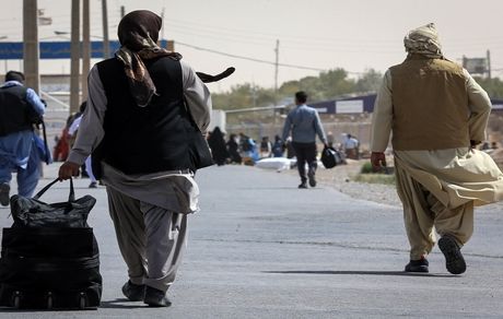 بازگشت هزار و ۱۸۵ تبعه غیرمجاز افغانستانی از گذرگاه دوغارون