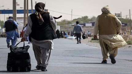 بازگشت هزار و ۱۸۵ تبعه غیرمجاز افغانستانی از گذرگاه دوغارون