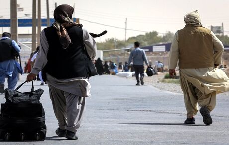 بازگشت هزار و ۱۸۵ تبعه غیرمجاز افغانستانی از گذرگاه دوغارون