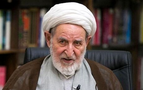 
بیانیه جامعه مدرسین با امضای آیت الله یزدی: همزمان با ایام اربعین، شاهد بی‌مبالاتی‌ها در قالب سوق دادن بانوان به ورزشگاه‌های آقایان بودیم