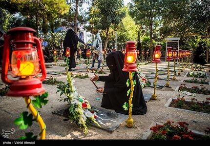 مزار شهدای مدافع حرم گلباران شد