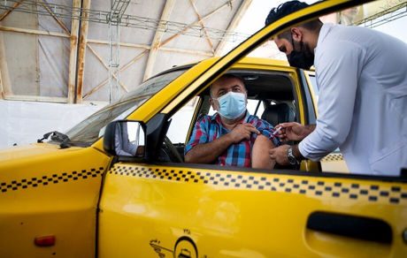 بیمه رانندگان تاکسی واکسن‌نزده در اهواز قطع می‌شود