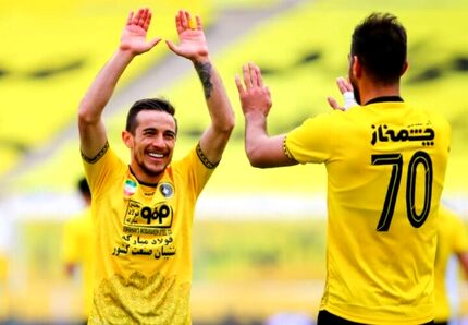 فرشاد احمدزاده رفتنش به استقلال را تکذیب کرد