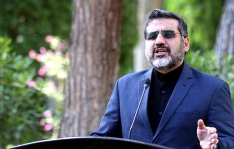 وزیر فرهنگ و ارشاد اسلامی: ماهی هزار تن کاغذ تولید داخل بین مطبوعات و ناشران توزیع می‌شود