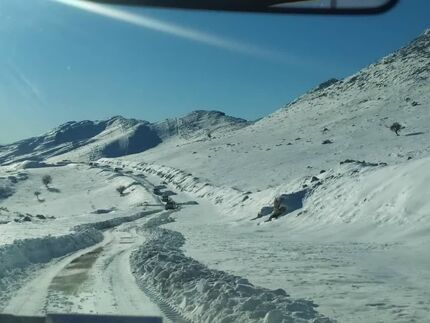 برف، راه دسترسی صد روستای بروجرد را بست