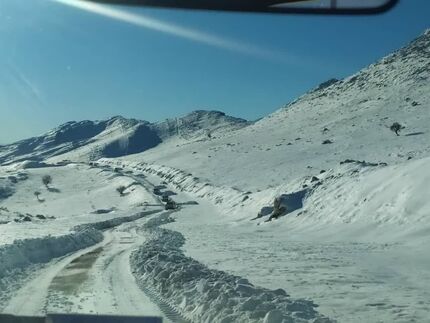 برف، راه دسترسی صد روستای بروجرد را بست