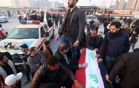 پیکرهای سردار سلیمانی و شهدای حشد شعبی وارد منطقه الجادریه بغداد شد