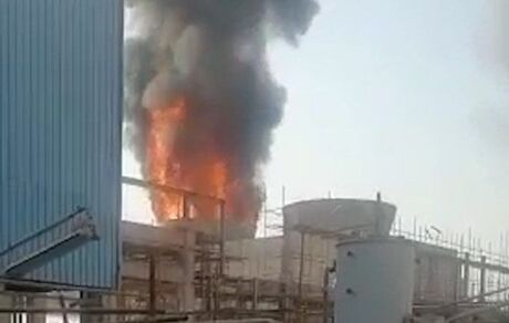 انبار ضایعات پتروشیمی مارون در بندر ماهشهر آتش گرفت