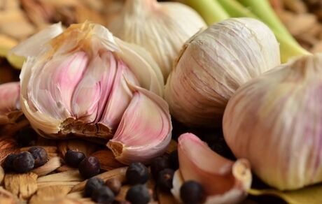 اگر جزو این افراد هستید، سیر نخورید