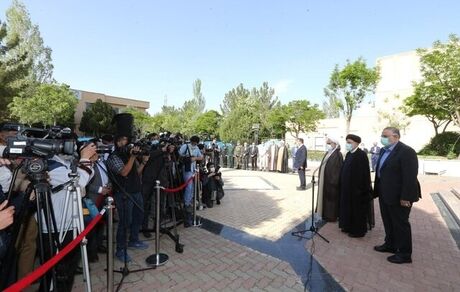 رئیس جمهور در بدو ورود به قزوین: دور اول سفرهای استانی همه مشکلات شناسایی می‌شود