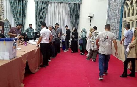 حضور پرشمار رای‌دهندگان در مسجد جامع خرمشهر موزه ملی انقلاب اسلامی و دفاع مقدس
