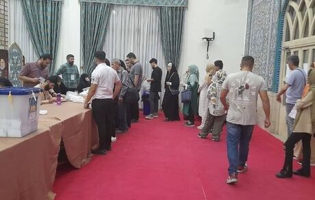 حضور پرشمار رای‌دهندگان در مسجد جامع خرمشهر موزه ملی انقلاب اسلامی و دفاع مقدس