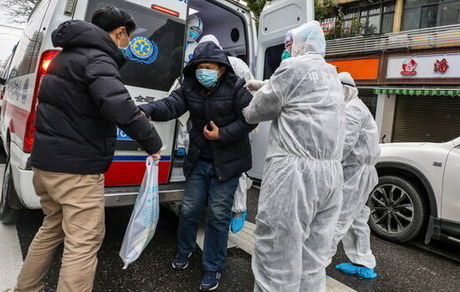 عملیات ویژه اورژانس تهران در انتقال دانشجویان ایرانی ساکن چین به محل قرنطینه