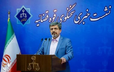 بازداشت دو مدیر سازمان حفاظت از محیط زیست به اتهام اختلاس و پولشویی / پرونده واژگونی اتوبوس خبرنگاران ۲۶ شاکی دارد