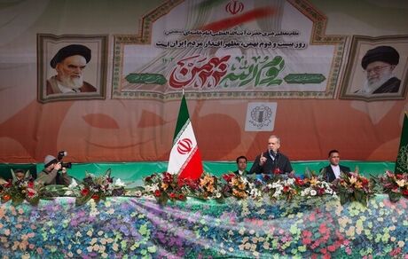 رئیس جمهور: این ایران و رهبری است که با تمام توان در مقابل قلدری‌ها ایستاده است / غرب مسلمان را به جان هم می‌اندازند