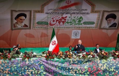رئیس جمهور: این ایران و رهبری است که با تمام توان در مقابل قلدری‌ها ایستاده است / غرب مسلمان را به جان هم می‌اندازند