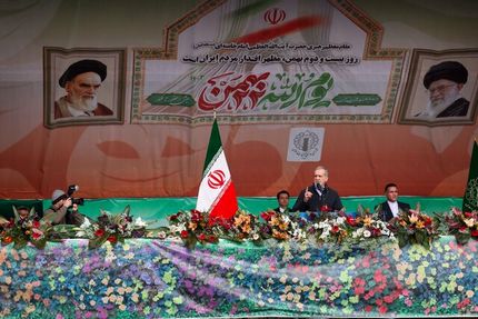 رئیس جمهور: این ایران و رهبری است که با تمام توان در مقابل قلدری‌ها ایستاده است / غرب مسلمان را به جان هم می‌اندازند