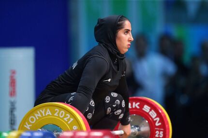 الهام حسینی برترین وزنه‌بردار بانوی ایرانی در جهان لقب گرفت