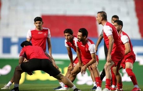 بازگشت ترابی به تمرین گروهی پرسپولیس و تذکر گل‌محمدی به بازیکنان
