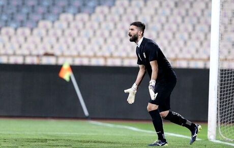 گلر استقلال در راه اراک