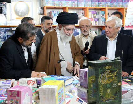 تولید کتاب و ترویج کتابخوانی، وظیفه مهم مسئولان / نباید فضای مجازی جای کتابخوانی را بگیرد