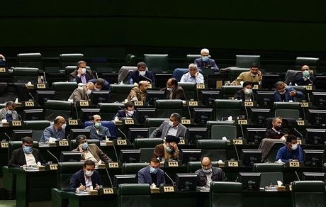 مجلس فردا تعطیل نیست