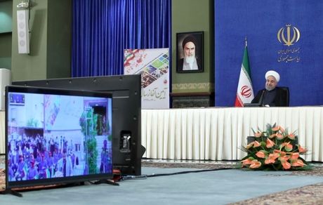 روحانی: دوگانگی سلامت و آموزش نادرست است