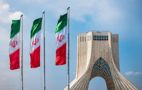شرکت های ایرانی از سالی سخت جان به در بردند
