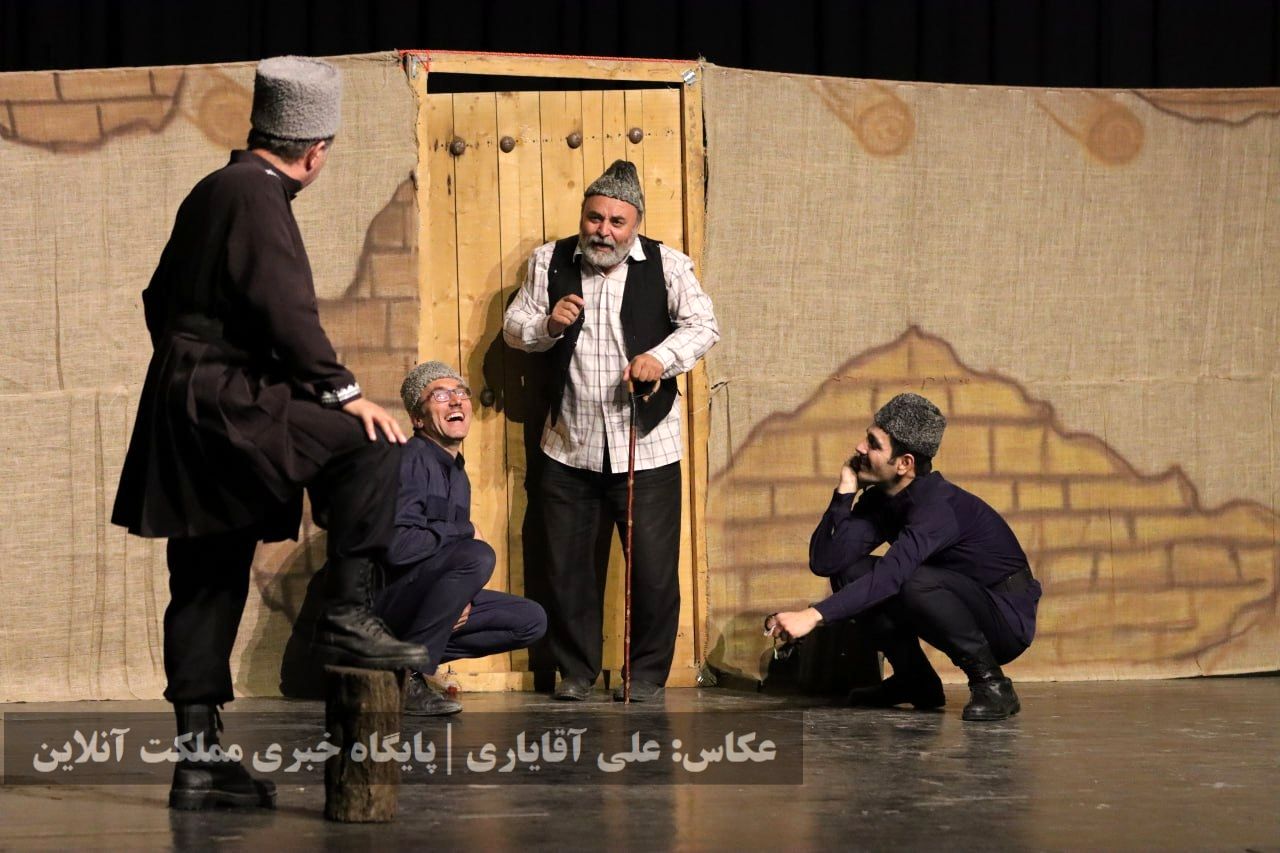 نمایش طنز ترکی «قره پاپاق لوطوسو»