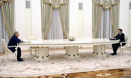میز معروف پوتین در سال ۱۹۹۵ ساخته شده است