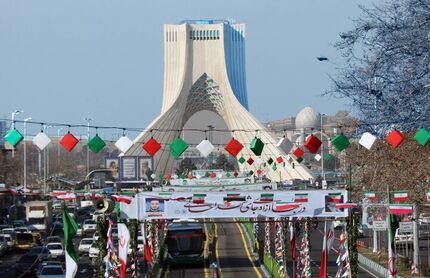 توقف وسایل نقلیه در مسیر راهپیمایی ۲۲ بهمن ممنوع است