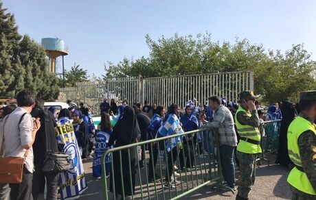 نخستین حضور بانوان در بازی‌های لیگ برتر فوتبال