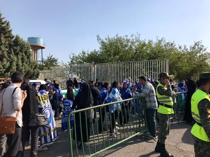 نخستین حضور بانوان در بازی‌های لیگ برتر فوتبال